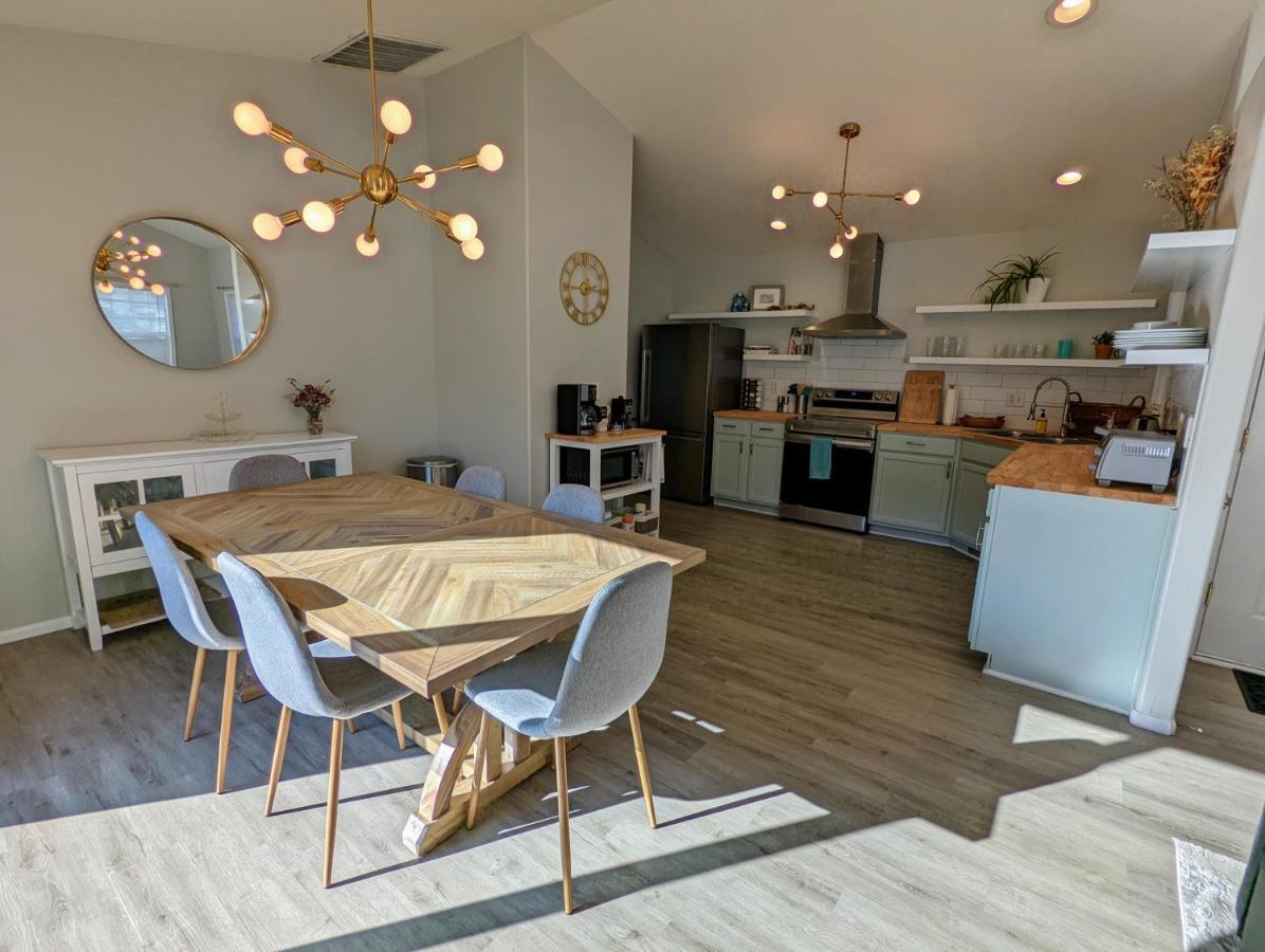 Contemporary 2-Bedroom Close To Downtown, Dining Eugene Ngoại thất bức ảnh