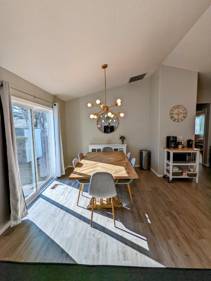 Contemporary 2-Bedroom Close To Downtown, Dining Eugene Ngoại thất bức ảnh