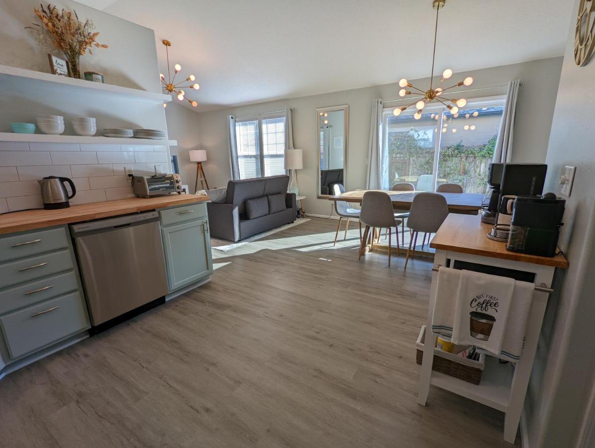Contemporary 2-Bedroom Close To Downtown, Dining Eugene Ngoại thất bức ảnh